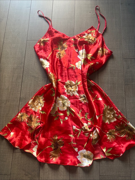Dresses & Skirts - 🎀FREE🎀WITH ANY PURCHASE🎀Red Floral Satin Slip Dress**Strap Needs Reinforcement**